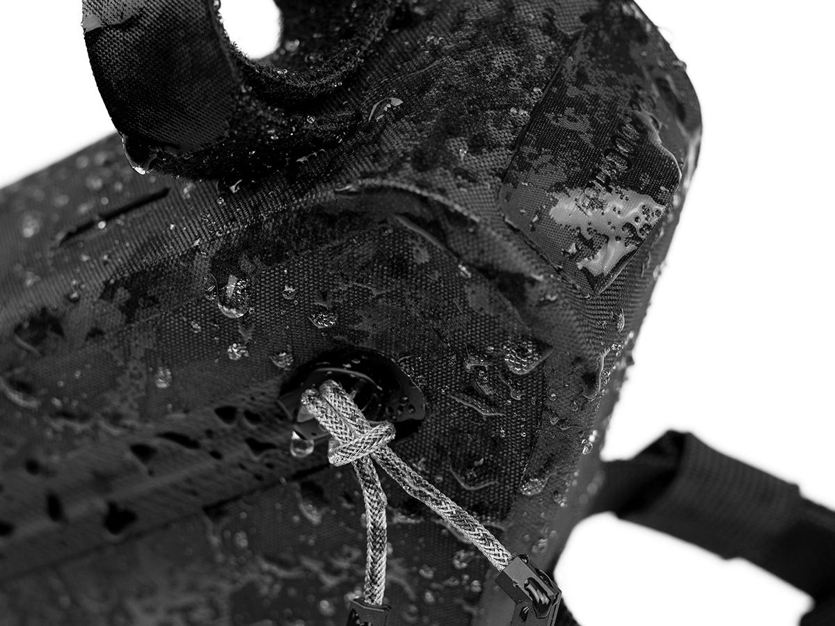 Apidura Racing 防水三角車架包(1L)