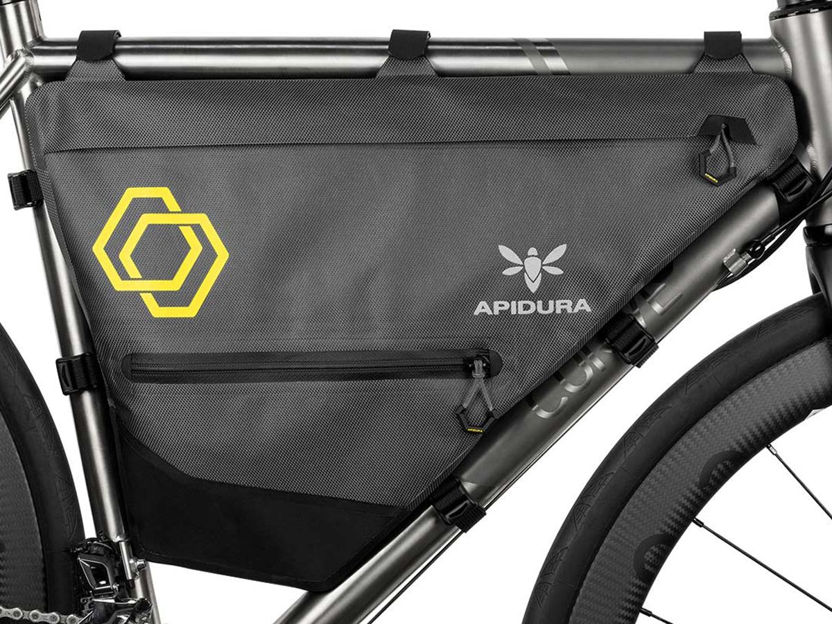 APIDURA 車体装着バッグ 防水 黒・グレー 防水性の高いサイクルバッグなどを扱うブランド APIDURA