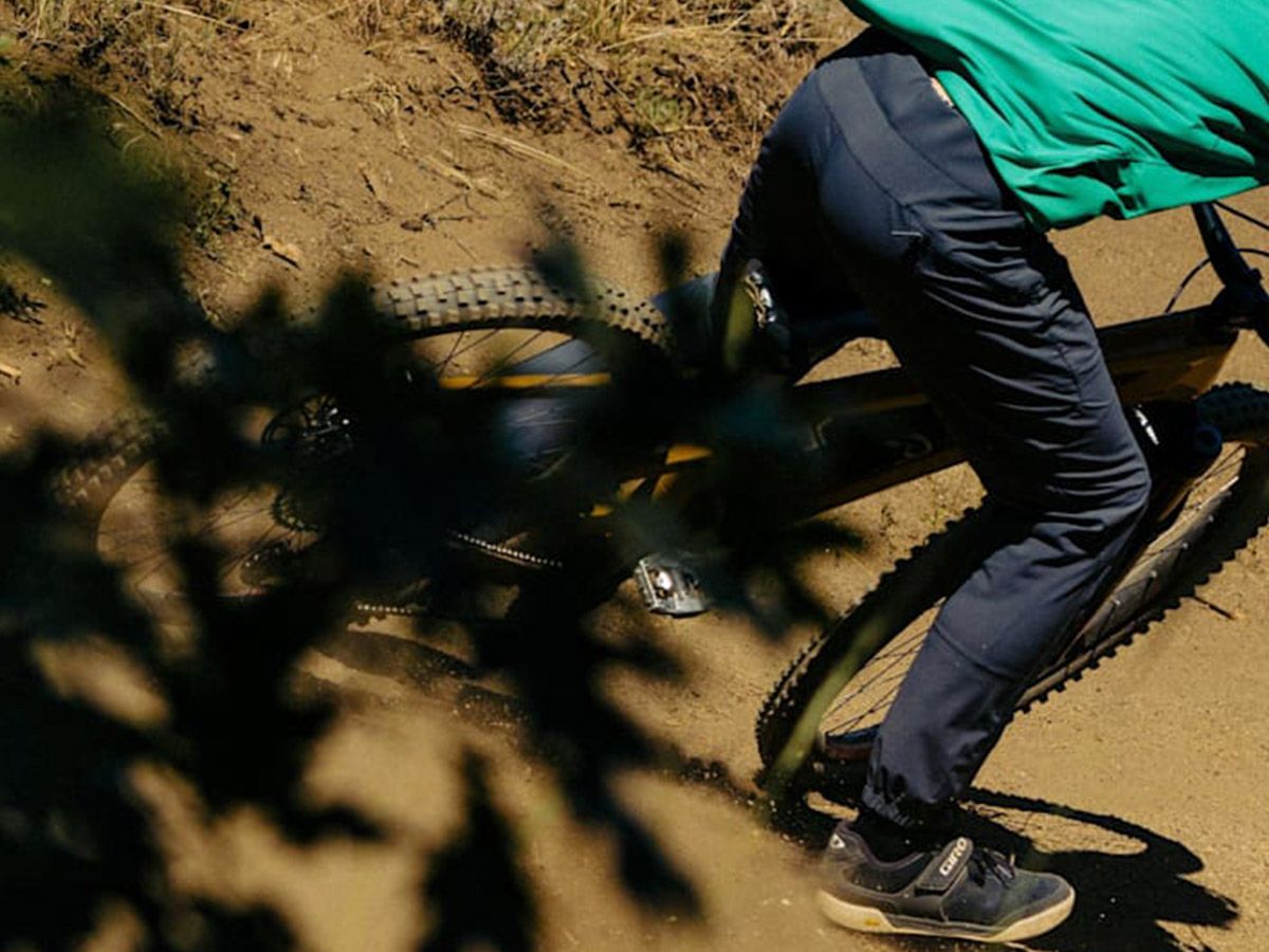 Rapha 男款 MTB 輕量長褲 海軍藍 XS