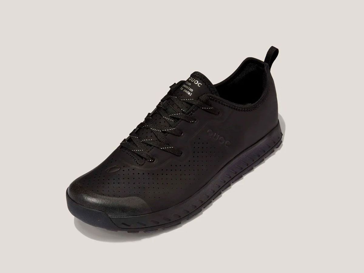 QUOC WEEKEND BLACK 休閒車鞋 EU38