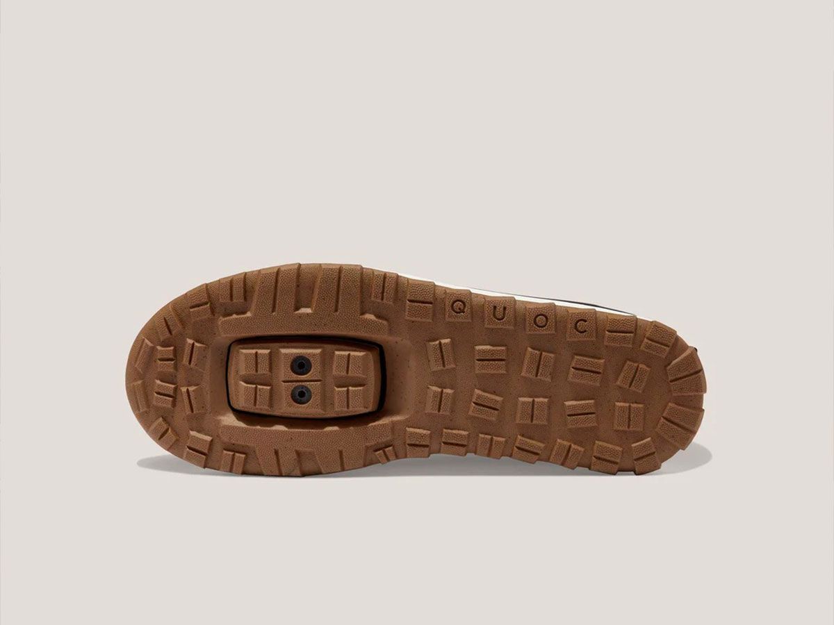 QUOC WEEKEND BLACK ON WHITE 黑白色 休閒車鞋 EU41