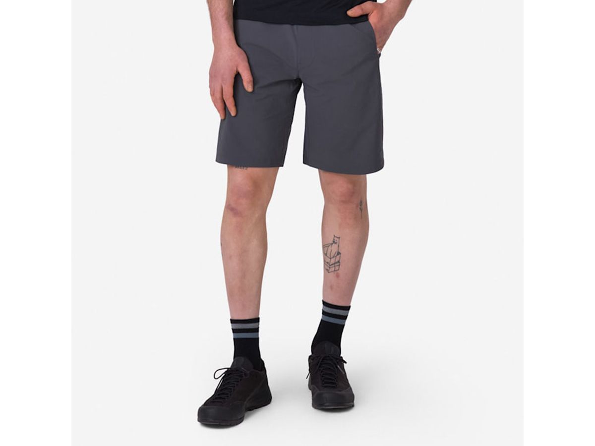 Rapha 男款 EXPLORE 機能短褲 灰黑色